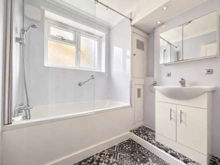 Coombe Dene, Bromley, Image 12