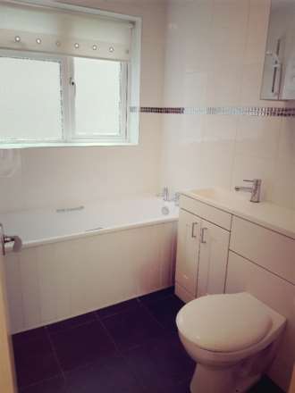 One bed ground floor flat on Widmore Road, BR1, Image 4