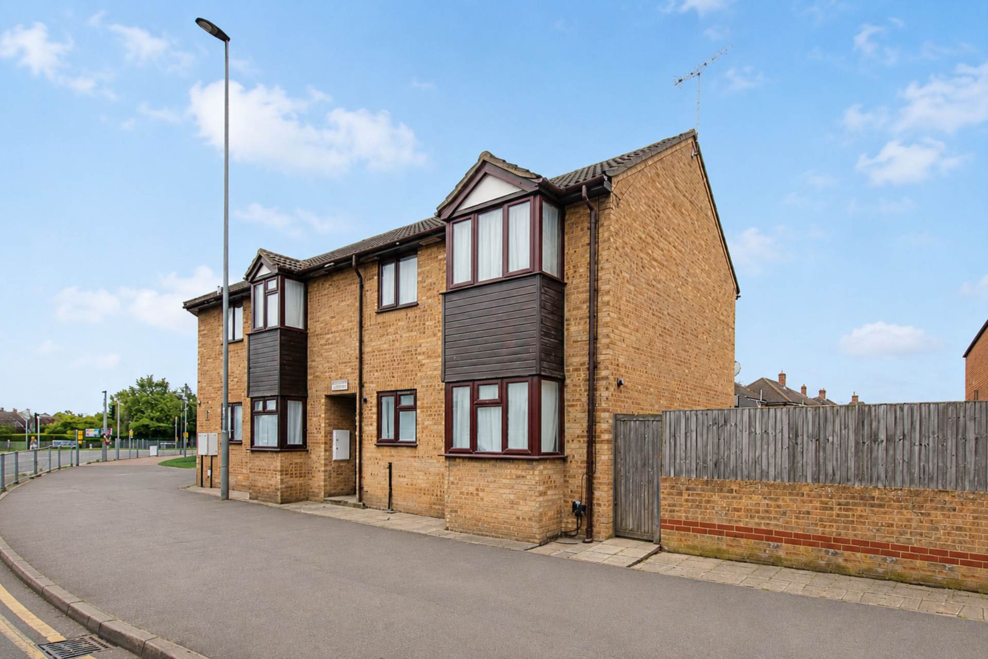 Weedon Court, Aylesbury, Image 1