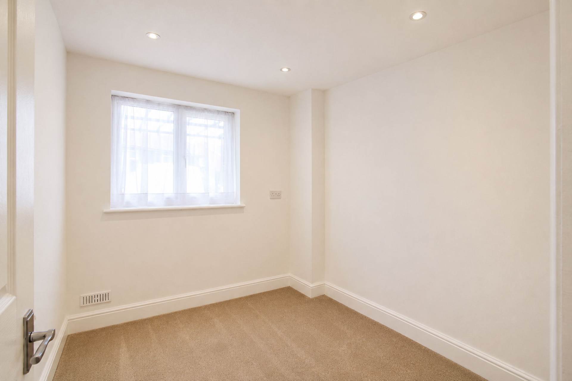 Weedon Court, Aylesbury, Image 8