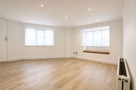 Weedon Court, Aylesbury, Image 3
