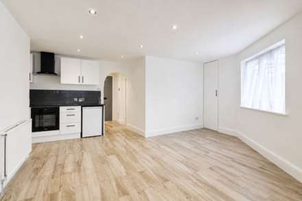 Weedon Court, Aylesbury, Image 5