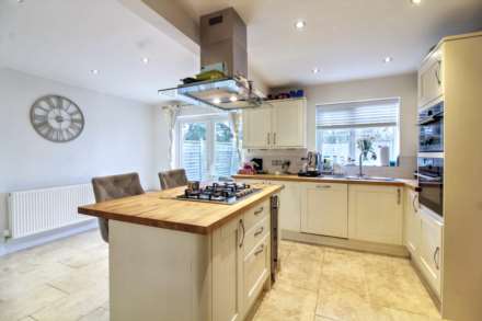 Holly Drive, Aylesbury, Image 5