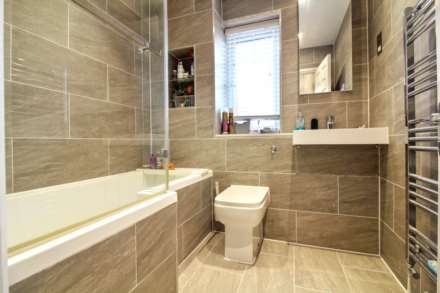 Holly Drive, Aylesbury, Image 6