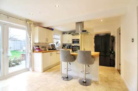 Holly Drive, Aylesbury, Image 8