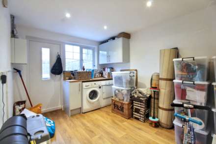 Holly Drive, Aylesbury, Image 9