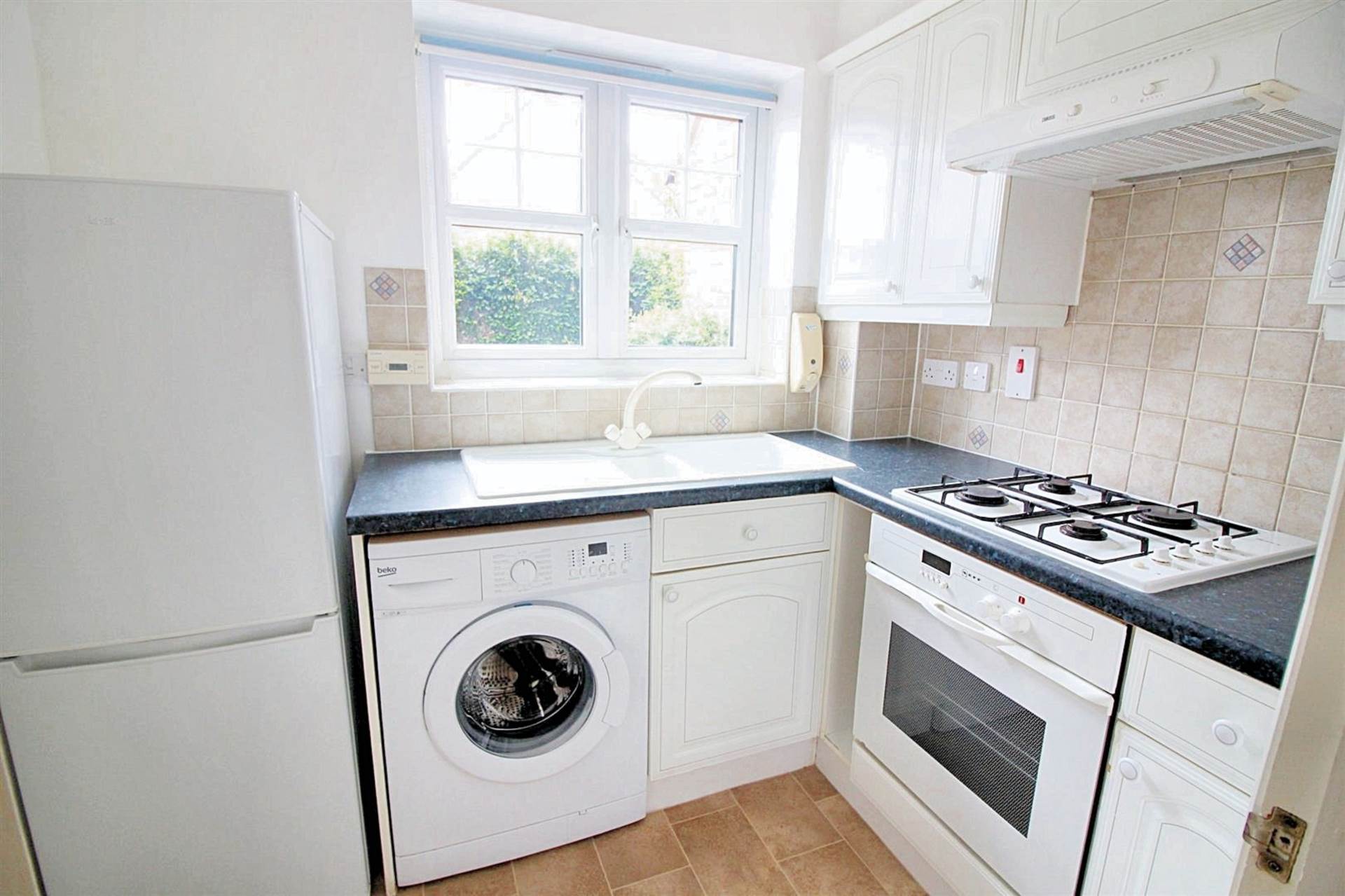 Holly Drive, Aylesbury, Image 3