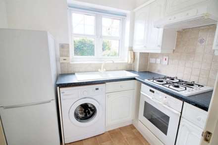 Holly Drive, Aylesbury, Image 3