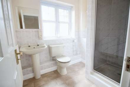 Holly Drive, Aylesbury, Image 6