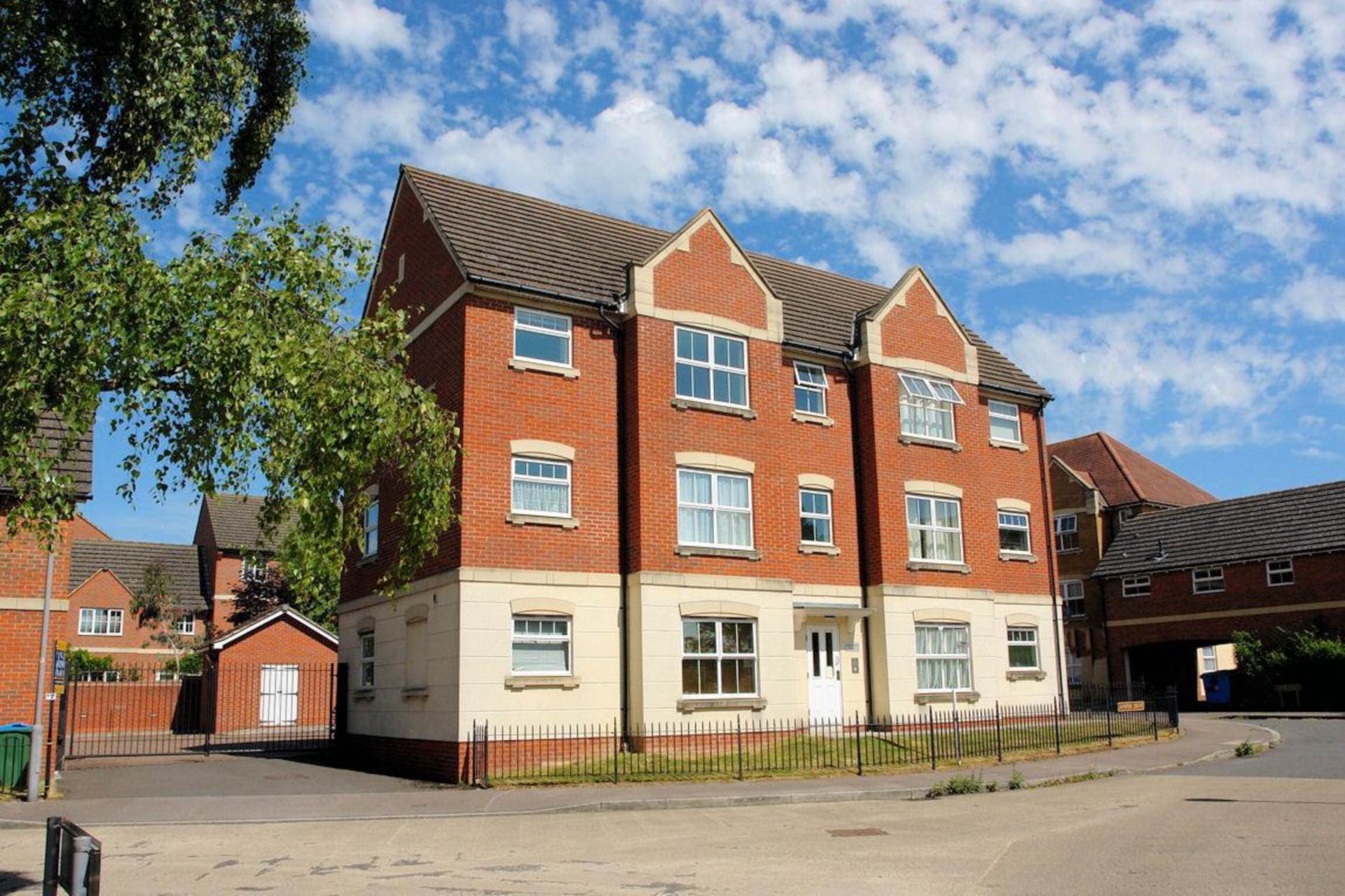 Juniper Drive, Weston Turville, Image 1