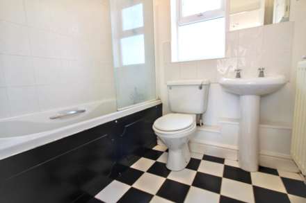 Pottery Close, Aylesbury, Image 8