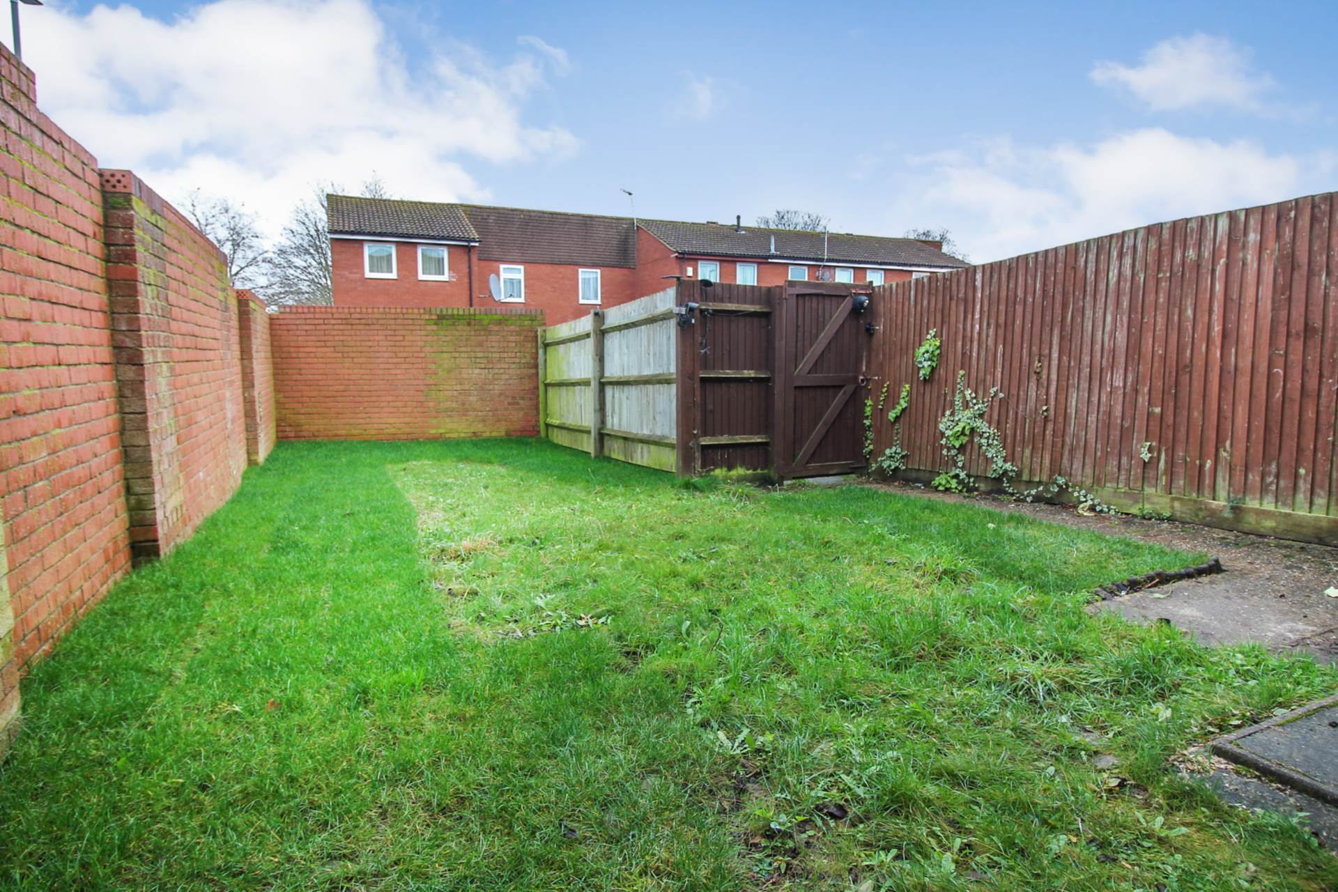 Frome Close, Aylesbury, Image 4