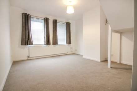 Frome Close, Aylesbury, Image 5