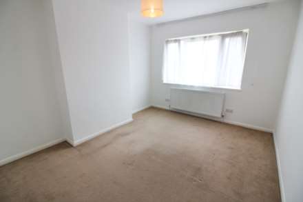 Henry Road, Aylesbury, Image 4