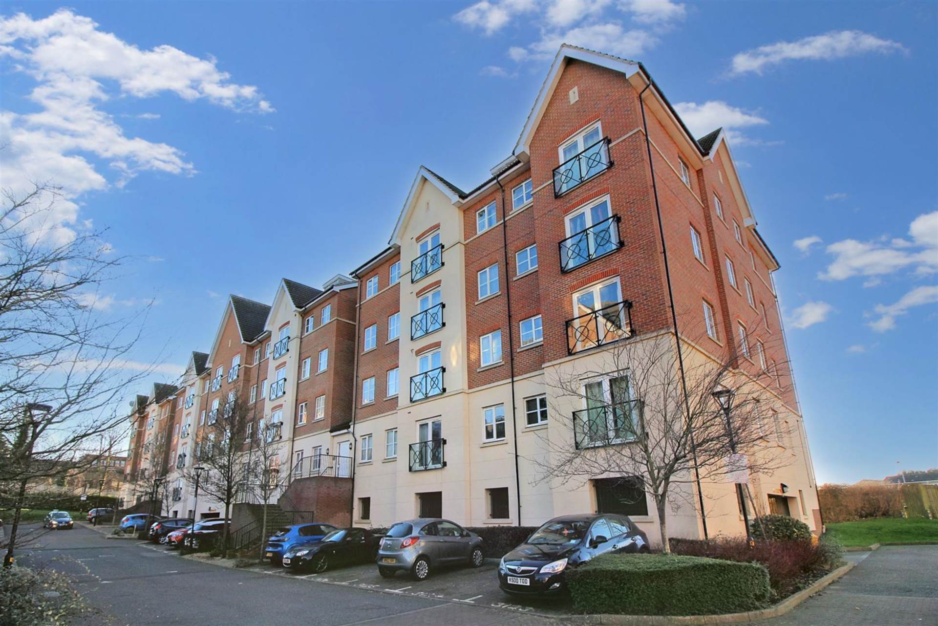 Viridian Square, Aylesbury, Image 1