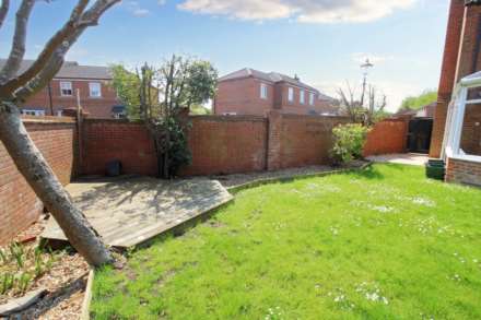 Monks Path, Aylesbury, Image 15