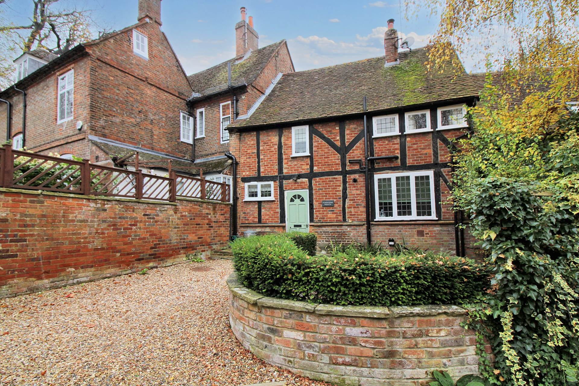 St. Osyths Cottage Parsons Fee, Aylesbury, Image 1