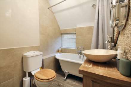 St. Osyths Cottage Parsons Fee, Aylesbury, Image 3