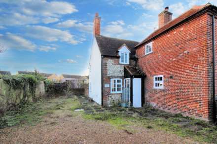 Gable End Cottage Hampden Road, Speen, Image 1
