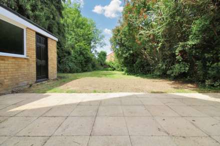 Tring Road, Aylesbury, Image 10