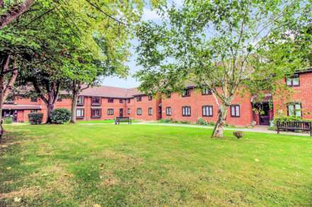 Churchill Court, Aylesbury, Image 4