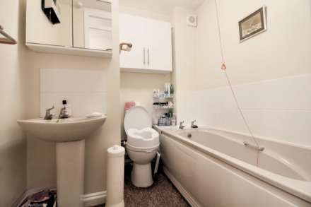 Churchill Court, Aylesbury, Image 6