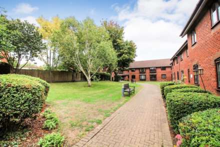 Churchill Court, Aylesbury, Image 8