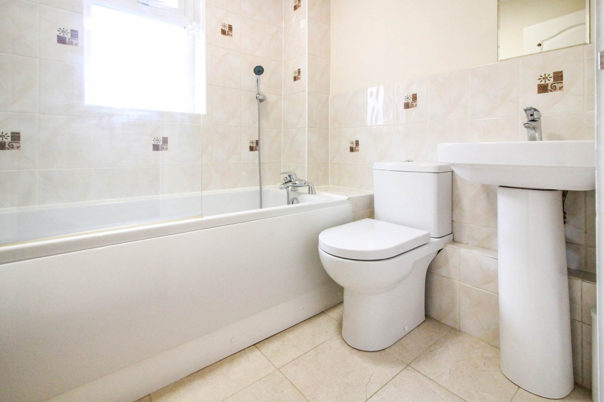 Warwick Court, Bicester, Image 7