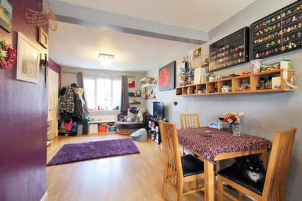 Brotheridge Court, Aylesbury, Image 3