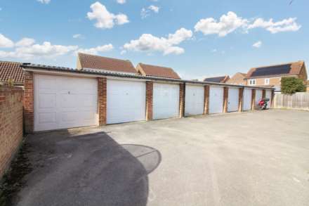 Brotheridge Court, Aylesbury, Image 6