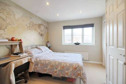 Bond Close, Aylesbury, Image 10
