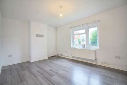 Lee Road, Aylesbury, Image 3