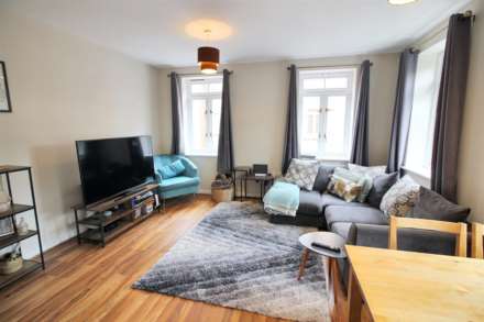 Mere Court, Pine Street, Image 3