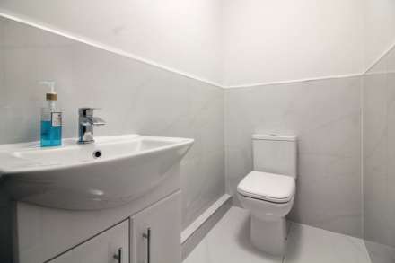 Middle Road, Aylesbury, Image 17