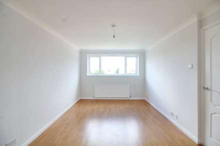 Middle Road, Aylesbury, Image 18