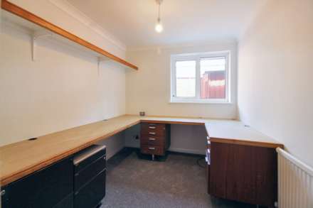 Middle Road, Aylesbury, Image 19