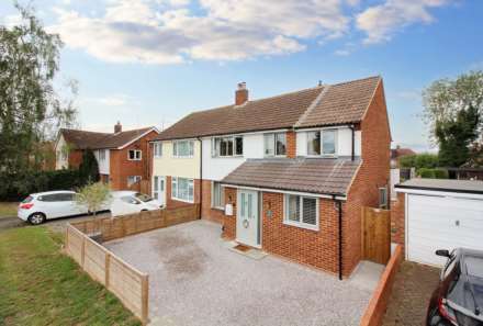 4 Bedroom Semi-Detached, Queens Mead, Aylesbury