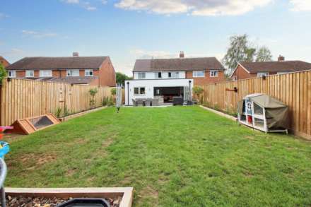 Queens Mead, Aylesbury, Image 4