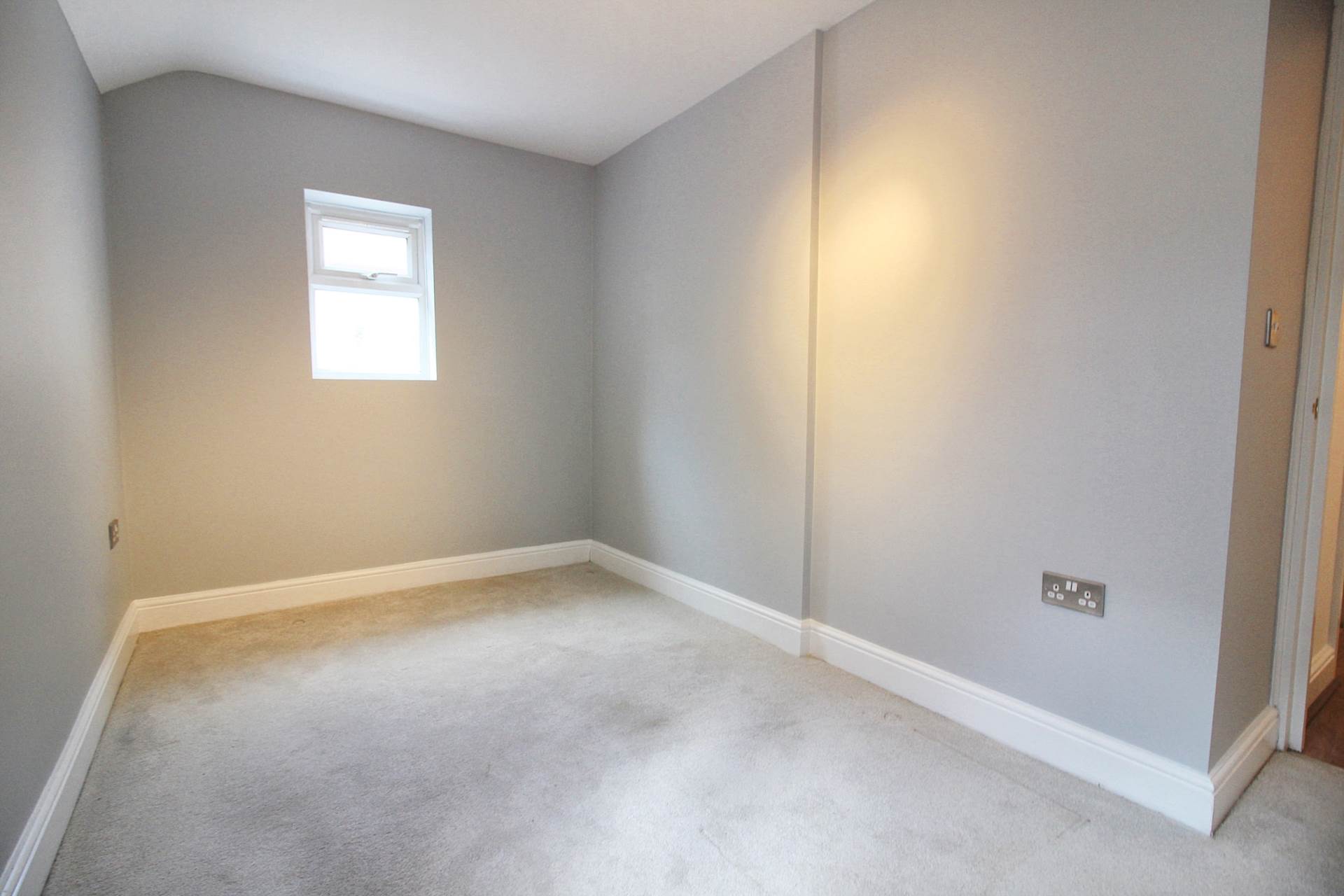 Apartment   The Coach House, High Street, Image 8