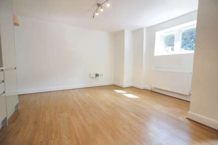 Apartment   The Coach House, High Street, Image 3