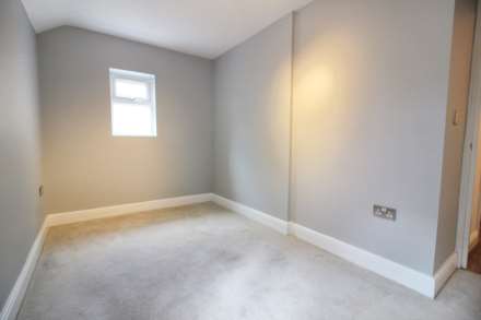 Apartment   The Coach House, High Street, Image 8