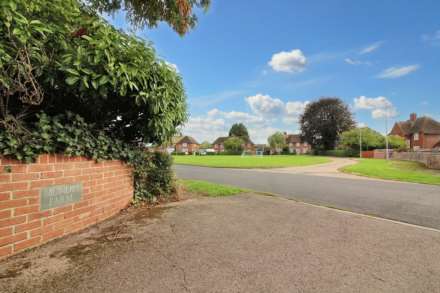 Mundys Farm Middle Road, Aylesbury, Image 10