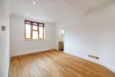 St. James House, Aylesbury, Image 6