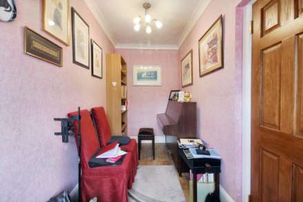 Walton Way, Aylesbury, Image 10