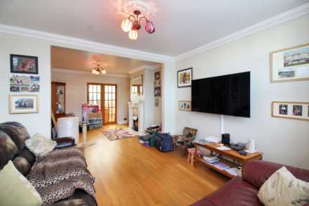 Walton Way, Aylesbury, Image 4