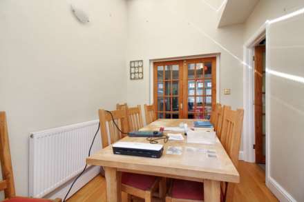 Walton Way, Aylesbury, Image 9