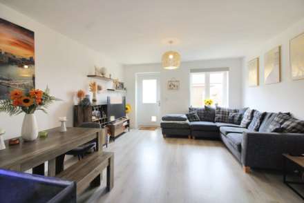 Charlie Jones Road, Thame, Image 2