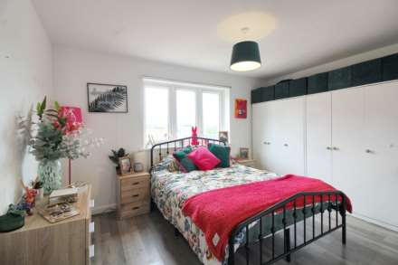 Charlie Jones Road, Thame, Image 8