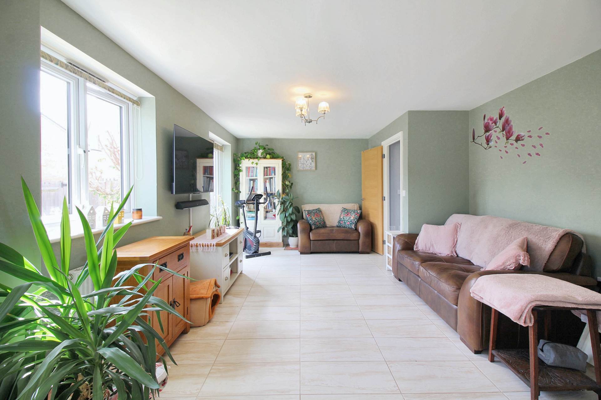 Topaz Lane, Aylesbury, Image 3
