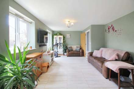 Topaz Lane, Aylesbury, Image 3